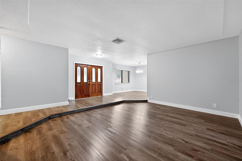 For Sale: $529,900 (3 beds, 2 baths, 1895 Square Feet)