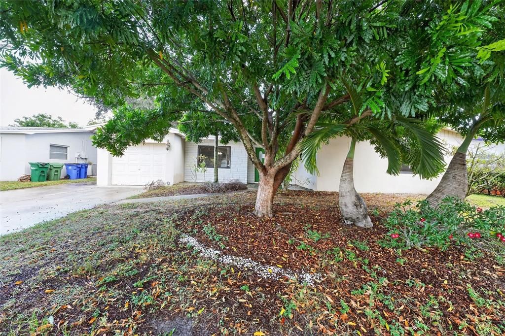 For Sale: $529,900 (3 beds, 2 baths, 1895 Square Feet)