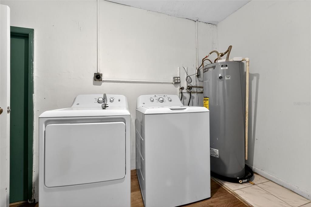 For Sale: $529,900 (3 beds, 2 baths, 1895 Square Feet)