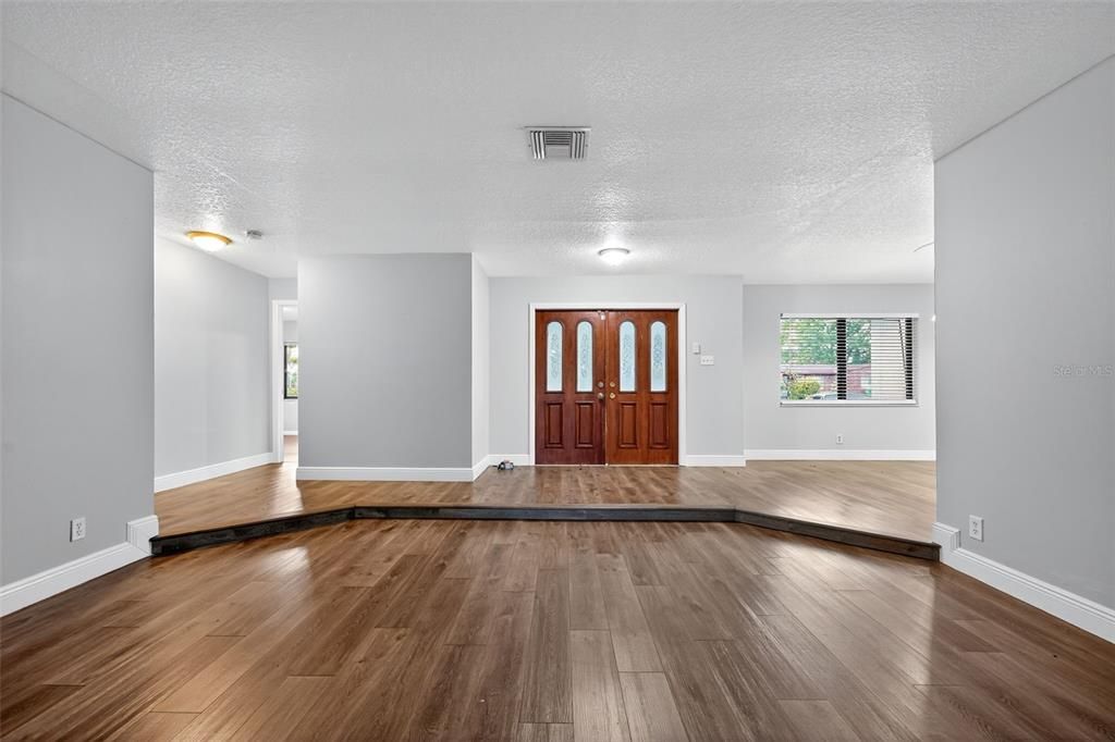 For Sale: $529,900 (3 beds, 2 baths, 1895 Square Feet)