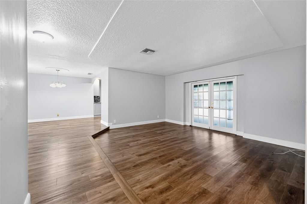 For Sale: $529,900 (3 beds, 2 baths, 1895 Square Feet)