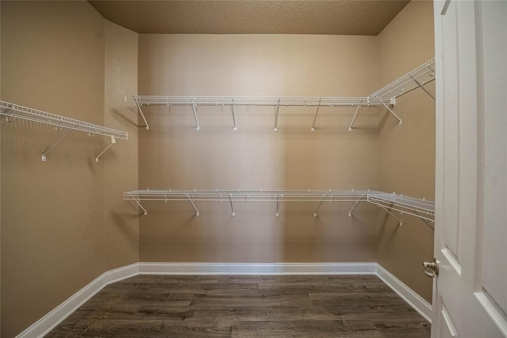 For Sale: $405,000 (4 beds, 2 baths, 2252 Square Feet)