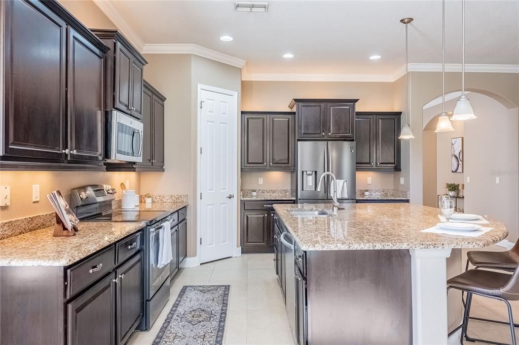 For Sale: $405,000 (4 beds, 2 baths, 2252 Square Feet)