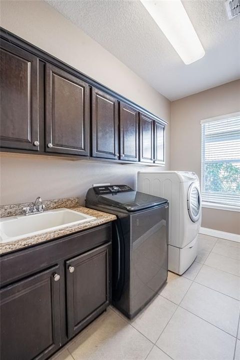 For Sale: $405,000 (4 beds, 2 baths, 2252 Square Feet)