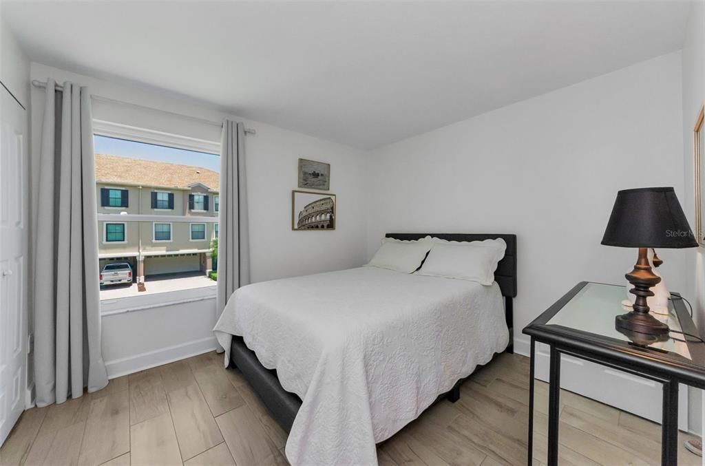 For Rent: $3,200 (2 beds, 1 baths, 925 Square Feet)