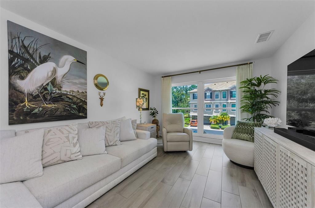 For Rent: $3,200 (2 beds, 1 baths, 925 Square Feet)