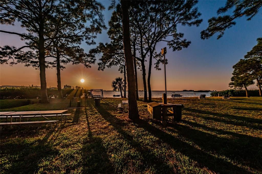 For Rent: $3,200 (2 beds, 1 baths, 925 Square Feet)