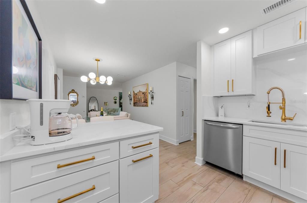 For Rent: $3,200 (2 beds, 1 baths, 925 Square Feet)