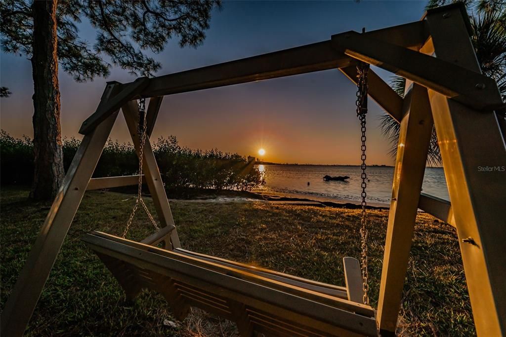 For Rent: $3,200 (2 beds, 1 baths, 925 Square Feet)