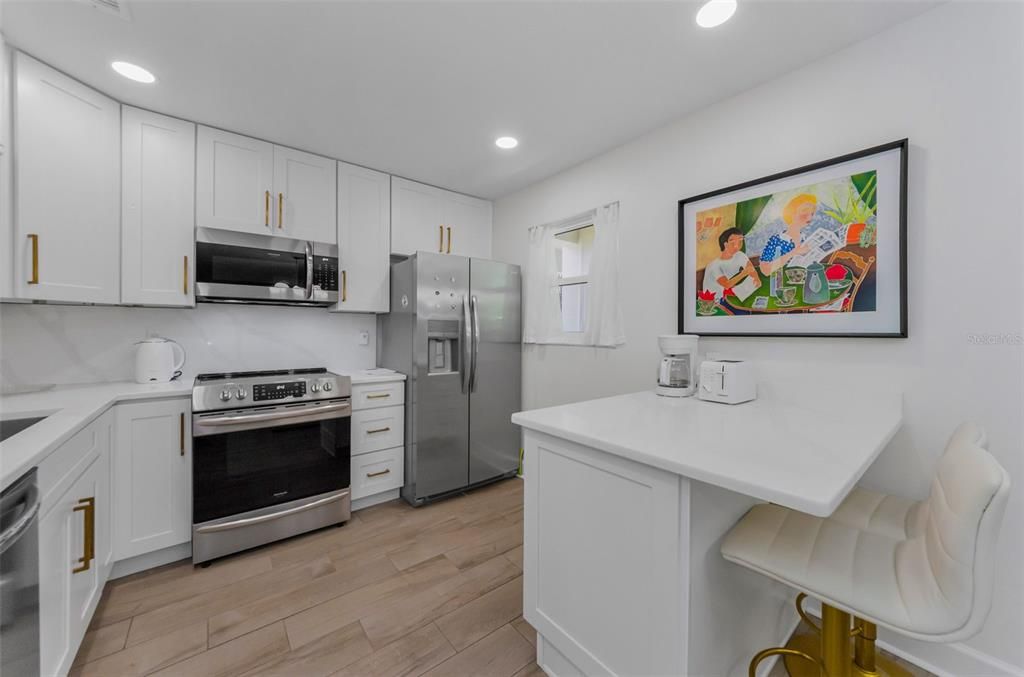 For Rent: $3,200 (2 beds, 1 baths, 925 Square Feet)