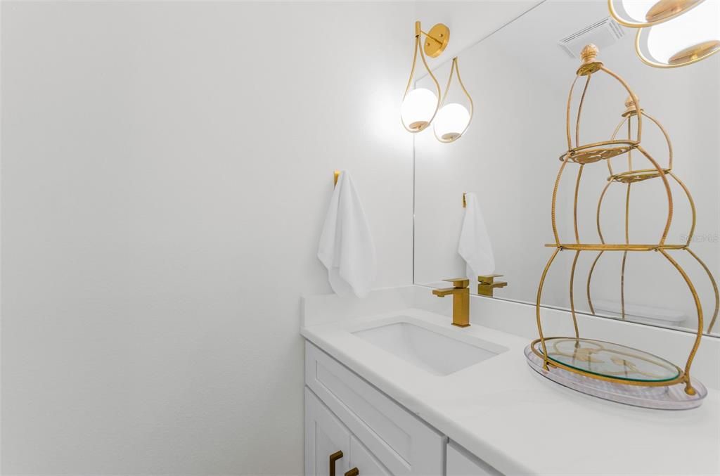 For Rent: $3,200 (2 beds, 1 baths, 925 Square Feet)