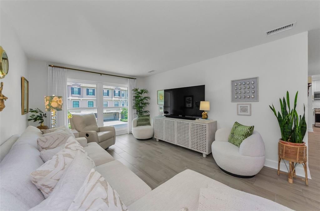 For Rent: $3,200 (2 beds, 1 baths, 925 Square Feet)