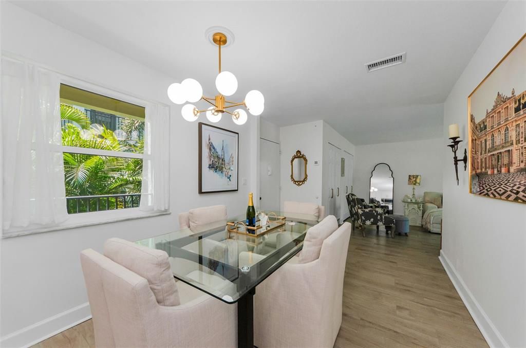 For Rent: $3,200 (2 beds, 1 baths, 925 Square Feet)