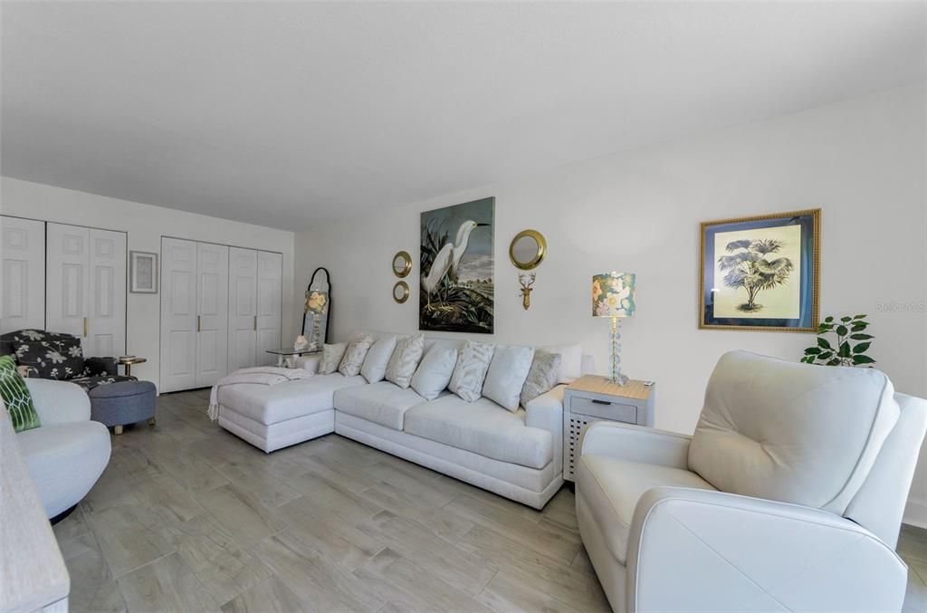 For Rent: $3,200 (2 beds, 1 baths, 925 Square Feet)