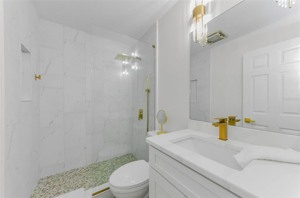 For Rent: $3,200 (2 beds, 1 baths, 925 Square Feet)