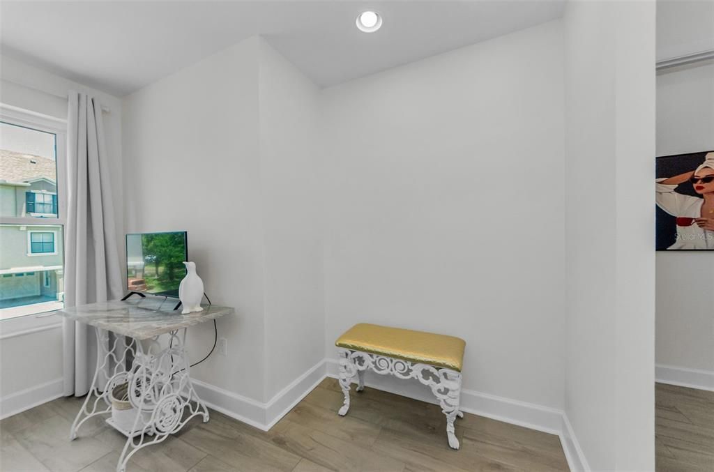 For Rent: $3,200 (2 beds, 1 baths, 925 Square Feet)