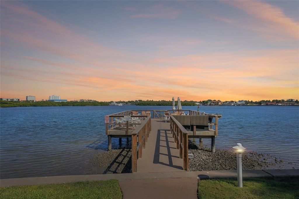 На продажу: $249,000 (2 спален, 1 ванн, 1050 Квадратных фут)