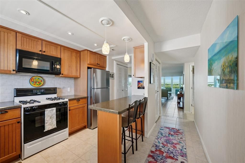 На продажу: $249,000 (2 спален, 1 ванн, 1050 Квадратных фут)