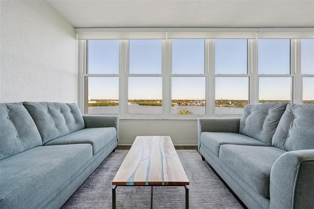 На продажу: $249,000 (2 спален, 1 ванн, 1050 Квадратных фут)