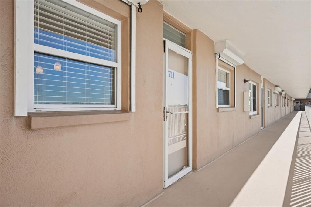 На продажу: $249,000 (2 спален, 1 ванн, 1050 Квадратных фут)