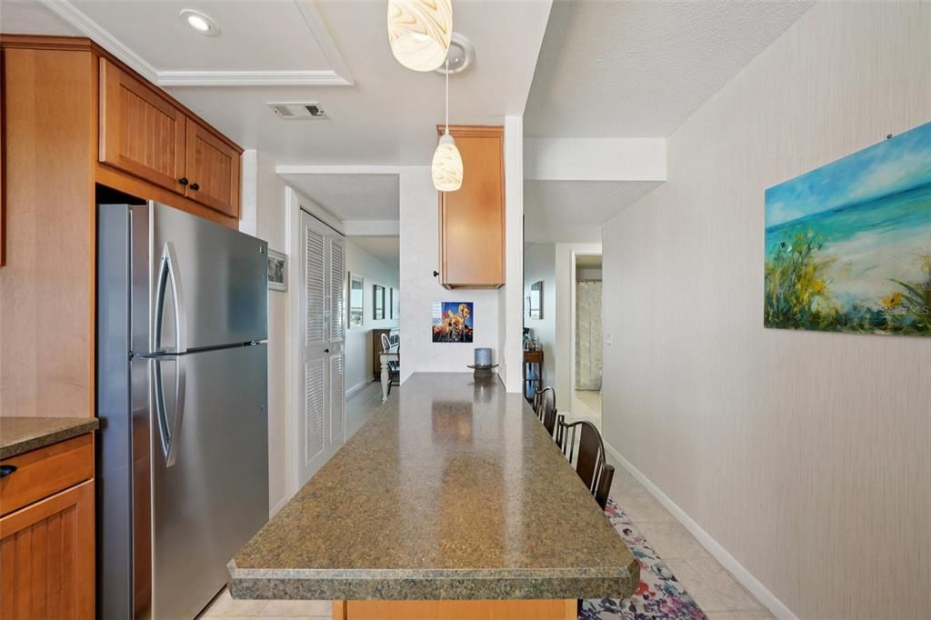 На продажу: $249,000 (2 спален, 1 ванн, 1050 Квадратных фут)