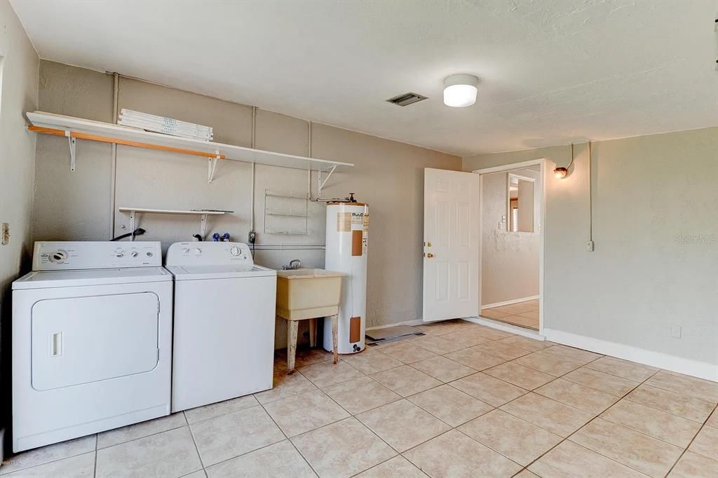 В аренду: $1,950 (2 спален, 2 ванн, 1592 Квадратных фут)