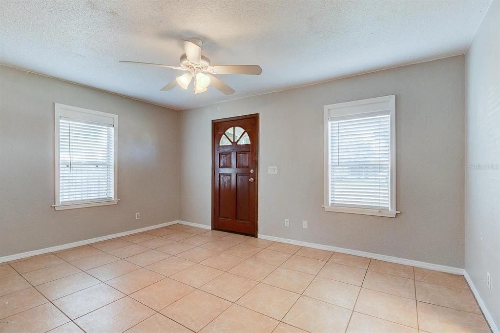 В аренду: $1,950 (2 спален, 2 ванн, 1592 Квадратных фут)