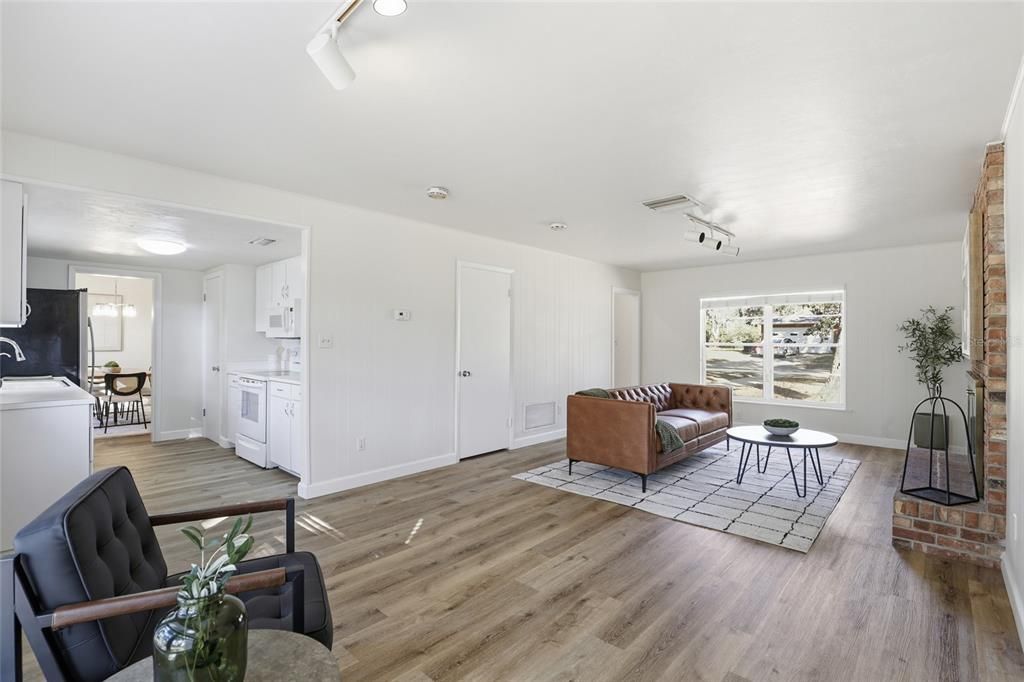 待售: $399,900 (4 贝兹, 2 浴室, 2080 平方英尺)