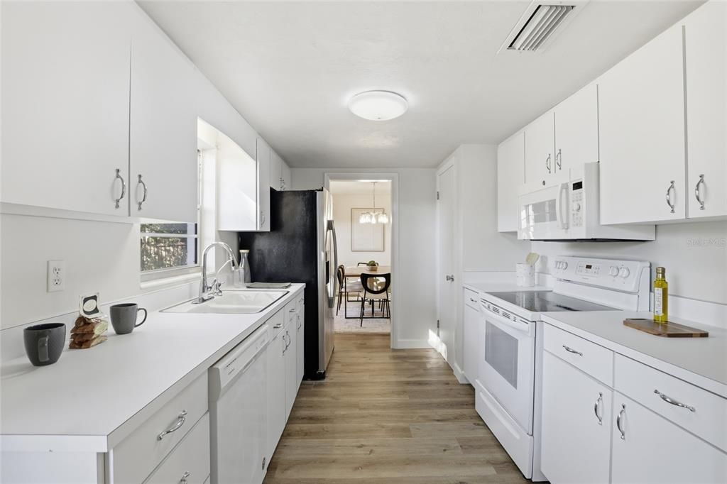 待售: $399,900 (4 贝兹, 2 浴室, 2080 平方英尺)