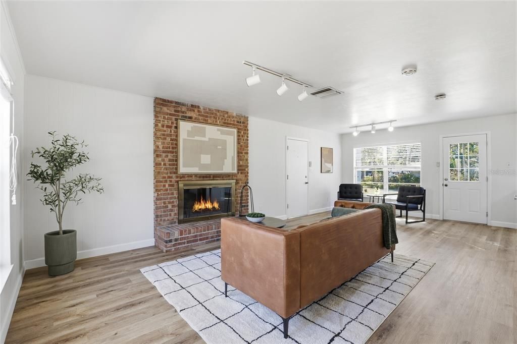 待售: $399,900 (4 贝兹, 2 浴室, 2080 平方英尺)