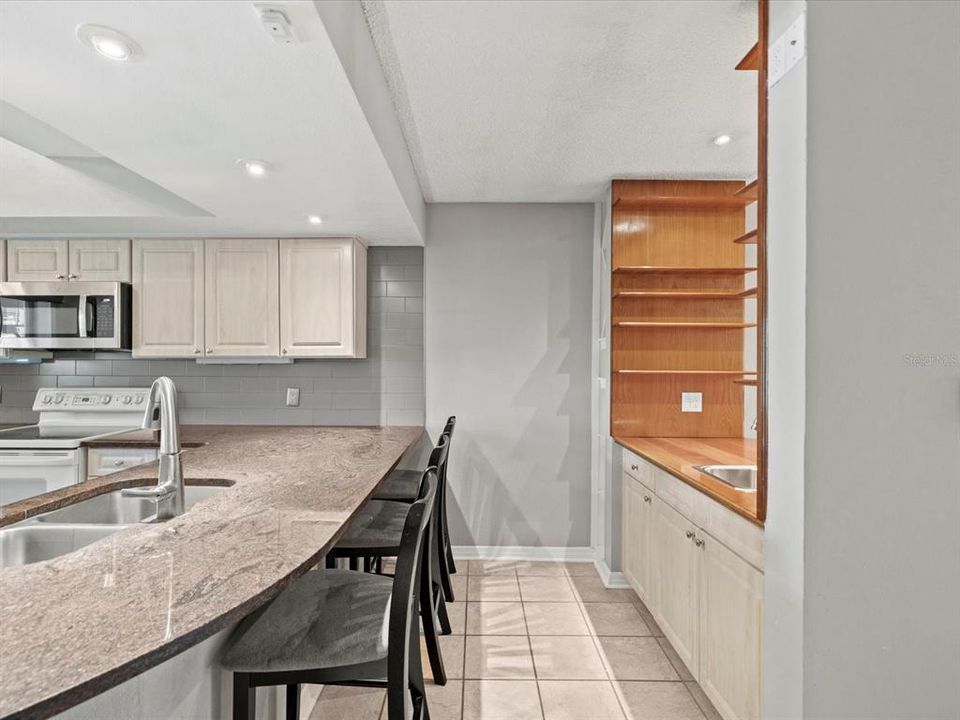 For Rent: $2,300 (2 beds, 2 baths, 1525 Square Feet)