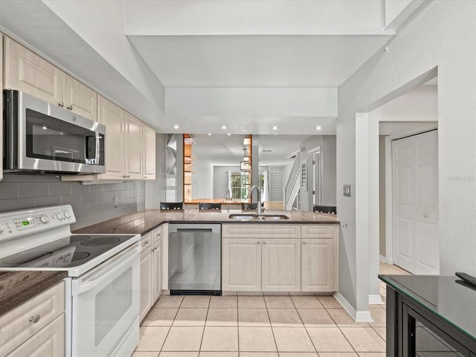 For Rent: $2,300 (2 beds, 2 baths, 1525 Square Feet)