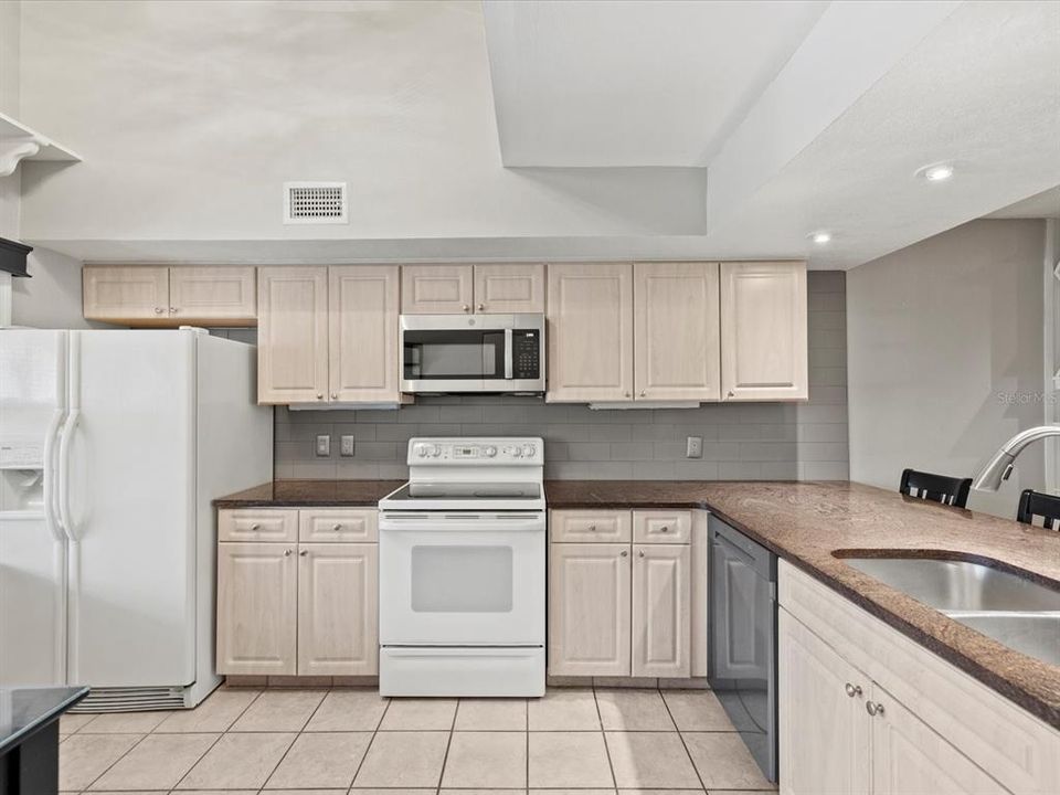 For Rent: $2,300 (2 beds, 2 baths, 1525 Square Feet)