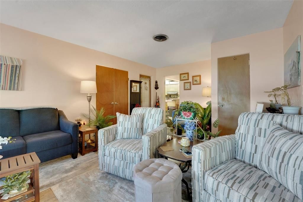 待售: $614,900 (4 贝兹, 2 浴室, 2515 平方英尺)