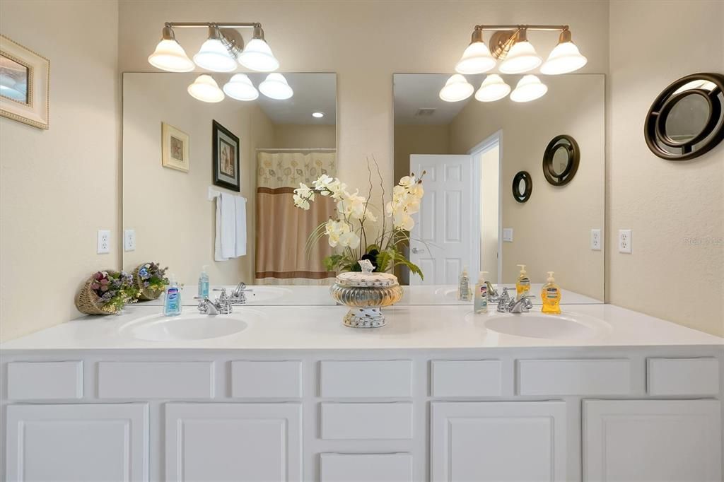 En Venta: $539,000 (3 camas, 3 baños, 1771 Pies cuadrados)