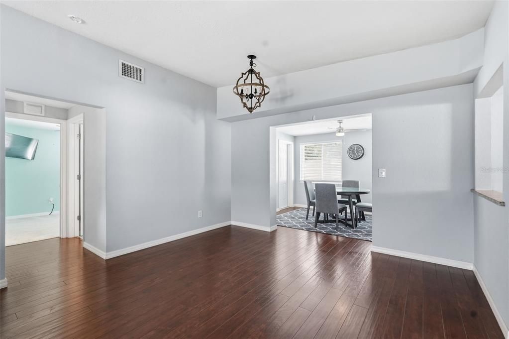 待售: $499,900 (2 贝兹, 2 浴室, 1273 平方英尺)