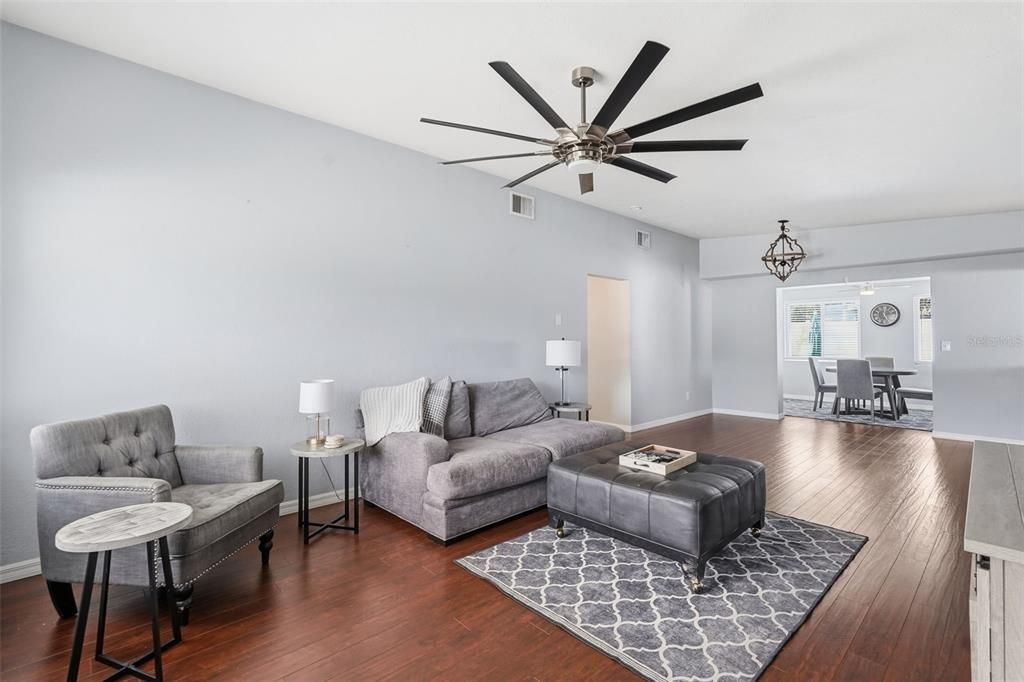 待售: $499,900 (2 贝兹, 2 浴室, 1273 平方英尺)