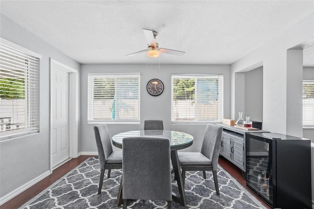 待售: $499,900 (2 贝兹, 2 浴室, 1273 平方英尺)