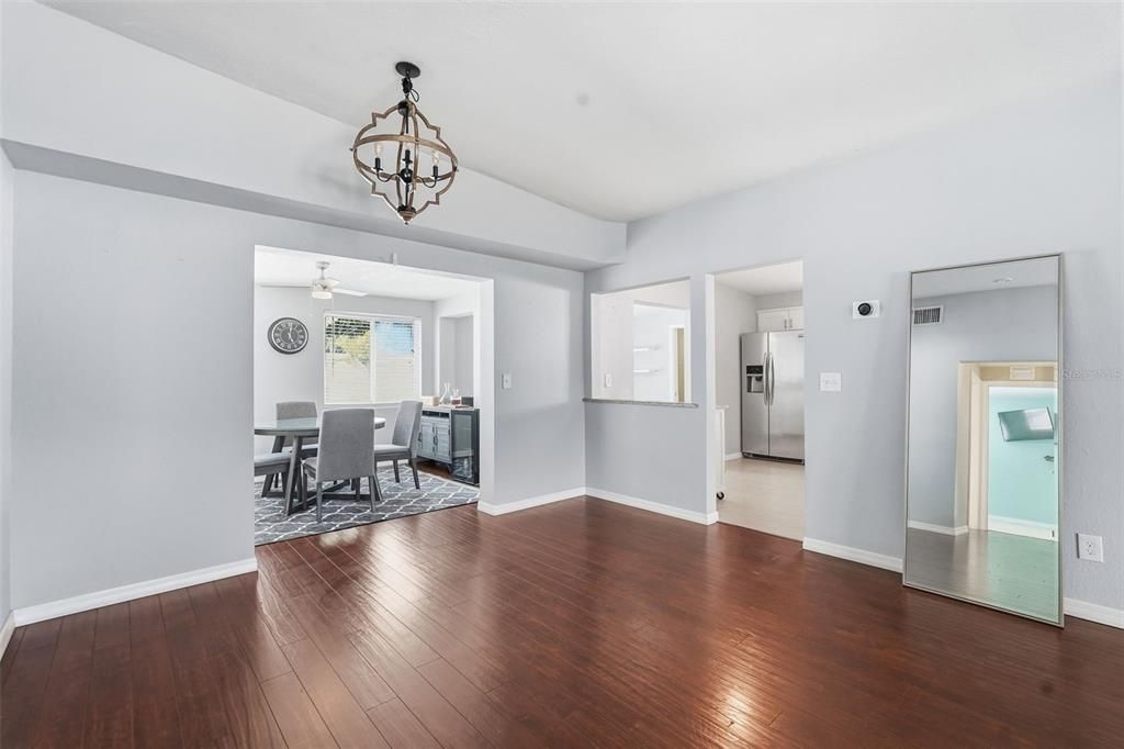 待售: $499,900 (2 贝兹, 2 浴室, 1273 平方英尺)