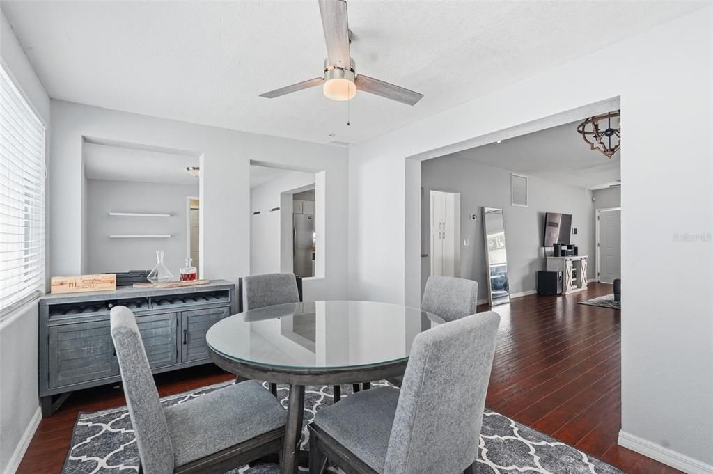 待售: $499,900 (2 贝兹, 2 浴室, 1273 平方英尺)