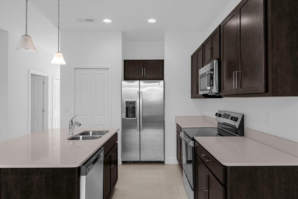 В аренду: $2,295 (3 спален, 2 ванн, 1458 Квадратных фут)