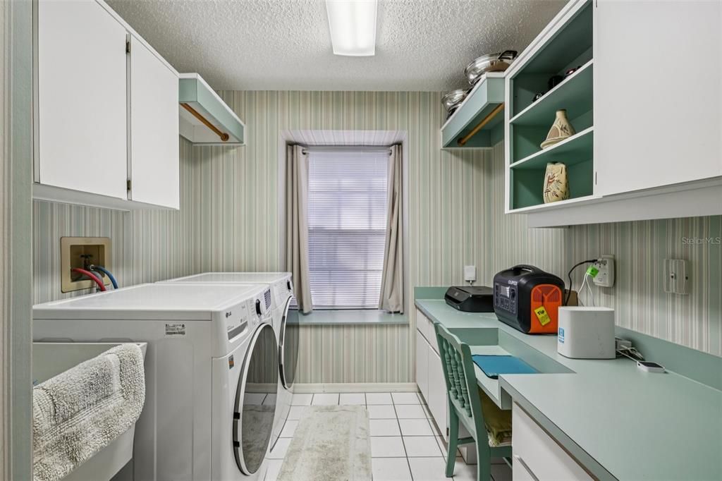 For Sale: $332,000 (3 beds, 2 baths, 1809 Square Feet)