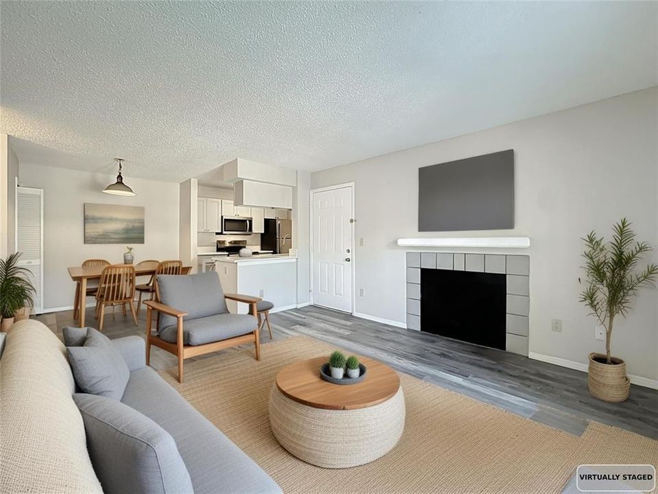 合同活跃: $169,000 (1 贝兹, 1 浴室, 650 平方英尺)