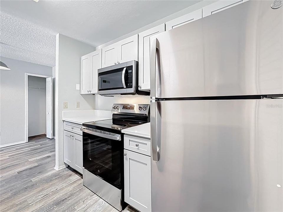 合同活跃: $169,000 (1 贝兹, 1 浴室, 650 平方英尺)