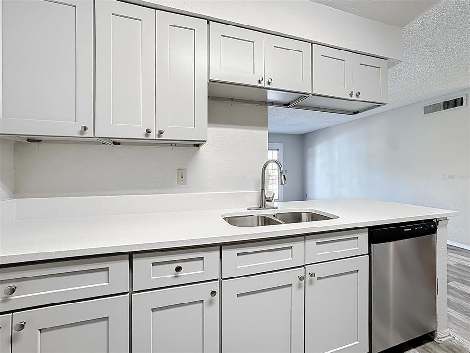 合同活跃: $169,000 (1 贝兹, 1 浴室, 650 平方英尺)