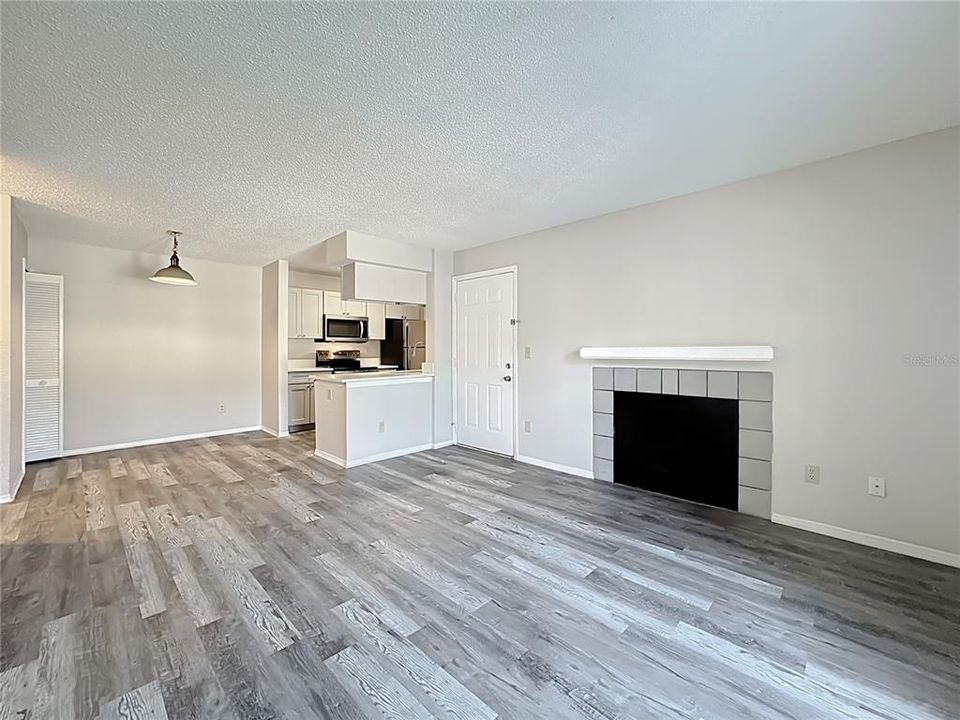 合同活跃: $169,000 (1 贝兹, 1 浴室, 650 平方英尺)