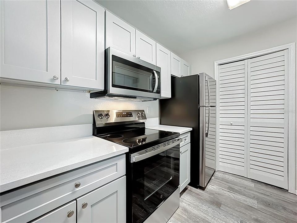 合同活跃: $169,000 (1 贝兹, 1 浴室, 650 平方英尺)