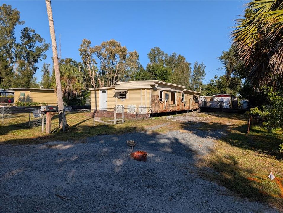 待售: $145,000 (1 贝兹, 1 浴室, 801 平方英尺)