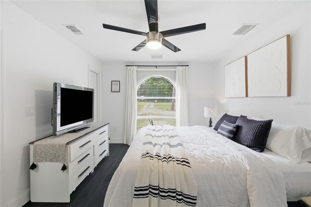 For Sale: $899,600 (5 beds, 4 baths, 2924 Square Feet)