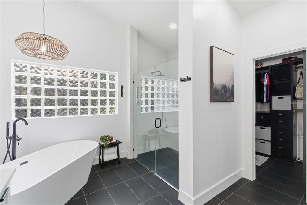 For Sale: $899,600 (5 beds, 4 baths, 2924 Square Feet)